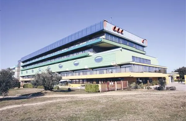 Izolska bolnišnica se s kirurgijo umešča na svetovno raven