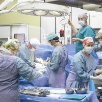 Več prakse v regijskih centrih bi potrebovali že študentje medicine in specializanti, pravijo izolski kirurgi 