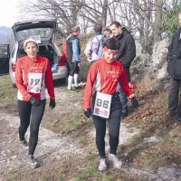 Miklavž, podoben Jolandi Kofol, in Irena Gruntar na cilju