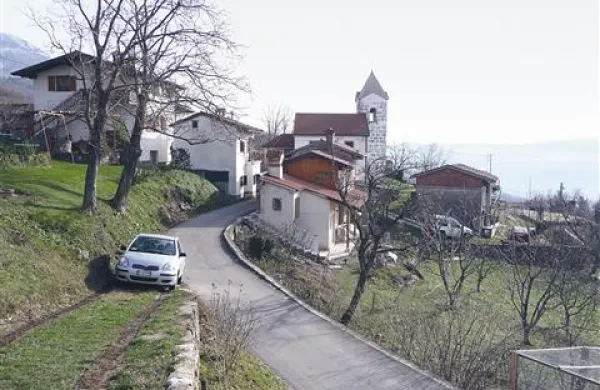 V Šmihelu se bodo lotili odpravljati posledice plazu, ki na površju sicer ni opazen.