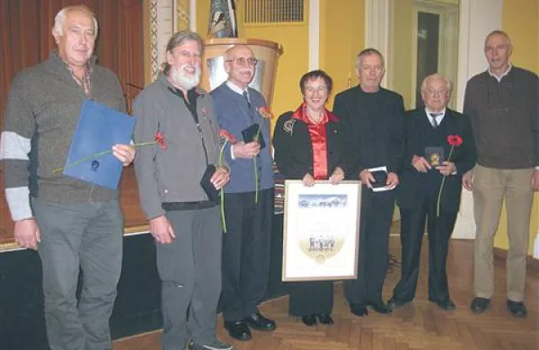 Na fotografiji so  Banovac,  Olenik, Rupnik, Tovšak, Gorišek,  Primožič in predsednik OPD Koper Aldo Zubin