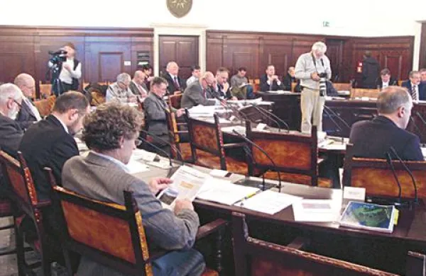 Državne svetnike je gostil koprski župan Boris Popovič. Na zasedanju so še izpostavili predlog zakona o prostovoljstvu in novelo zakona o sodelovanju med DZ in vlado v zadevah EU.