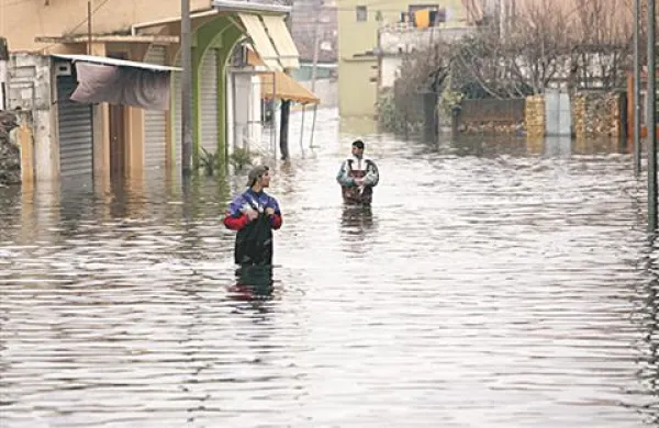  Albanijo so zajele obilne poplave. 
