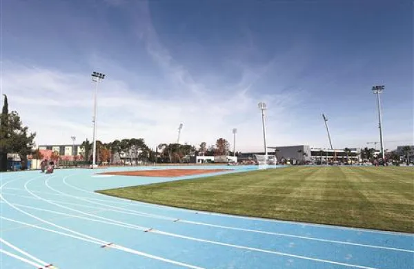 Atletski stadion &scaron;e sameva
