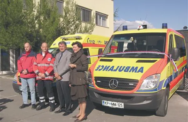 Oktobra lani so v  ZD medijem pokazali novi vozili, za katere so odšteli 131.800 evrov. O najetju posojil tedaj ni bilo govora.   