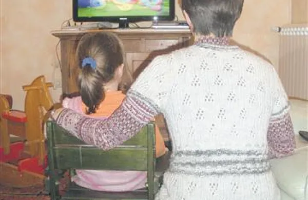 Starši se morajo z otroki pogovarjati o medijih in o vsebinah, ki jih ti posredujejo