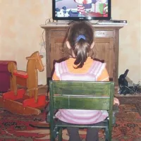  Prvi medij, s katerim pridejo otroci v stik in preko katerega prejemajo največ informacij, je ravno televizija