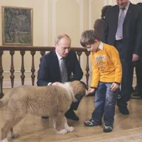 Deček, ki je izbral ime za premierjevega psa, se je z njim seznanil včeraj zvečer