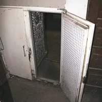 Skrivni vhod v laboratorij v Kamniku. 