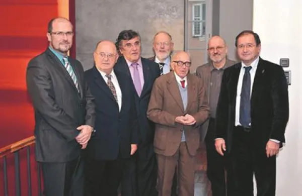 Rektorjevemu povabilu so se odzvali: Boris Pahor, Livio Jakomin, Janez Pergar, Mitja Guštin, Tomaž Pisanski in Venčeslav Pišot.  