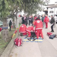 Enega od dveh utapljajočih so morali celo oživljati