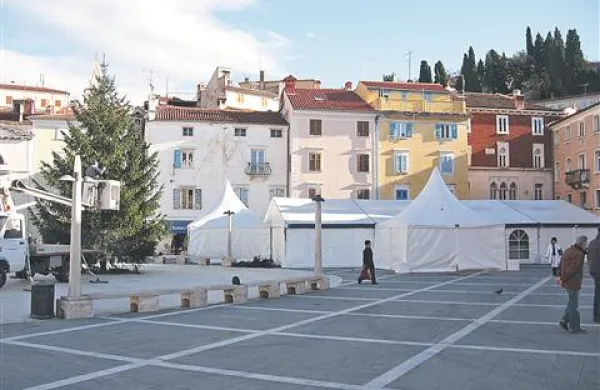 Drsališče pod šotorom na piranskem Tartinijevem trgu bo odprto ves mesec.