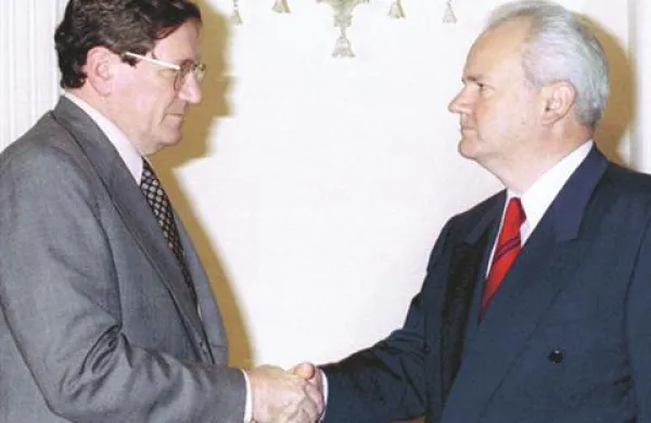 Richard Holbrooke je v svetu najbolj znan kot tvorec Daytonskega mirovnega sporazuma, ki je leta 1995 končal vojno v Bosni in Hercegovini.