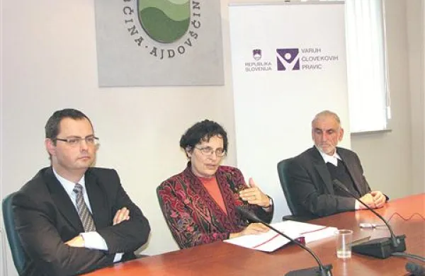 Dr. Zdenka Čebašek Travnik je danes uradovala v Ajdovščini.