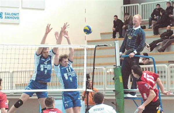 Salonitov Zoltan Kovacs (najvišji) je najbolje ustavljal  Pavla Bartika (desno)