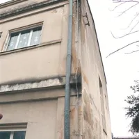Fasada najstarejše od treh stavb OŠ Vojke Šmuc 
