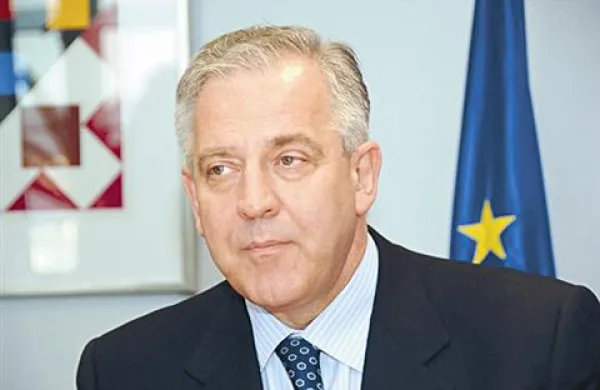 Na računu Iva Sanaderja naj bi bilo 200.000 evrov, na računu njegovega očeta pa dober milijon evrov.