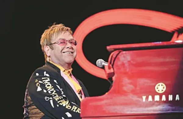 2. julija 2011 bo Elton John prvič nastopil na slovenskih tleh.