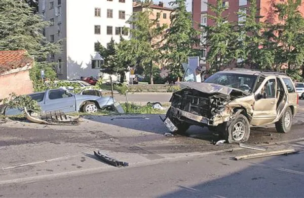 V začetku julija 2007 sta se na Bazoviški cesti v Sežani usodno prekrižali poti dveh policistov.