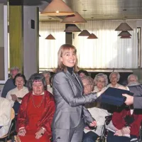 Slobodan Popovič je v imenu Mestne občine Koper direktorici Nevi Tomažič izročil priznanje za 30 let uspešnega delovanja Obalnega doma upokojencev.   