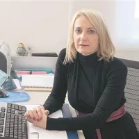 Direktorica občinske uprave Sabina Mozetič meni, da družina od občine zahteva preveč