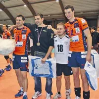 Med štirimi dobitniki posamičnih nagrad za najboljše  sta bila lani dva člana pokalnega zmagovalca  ACH Volleya, levo je letošnji kapetan Andrej Flajs 