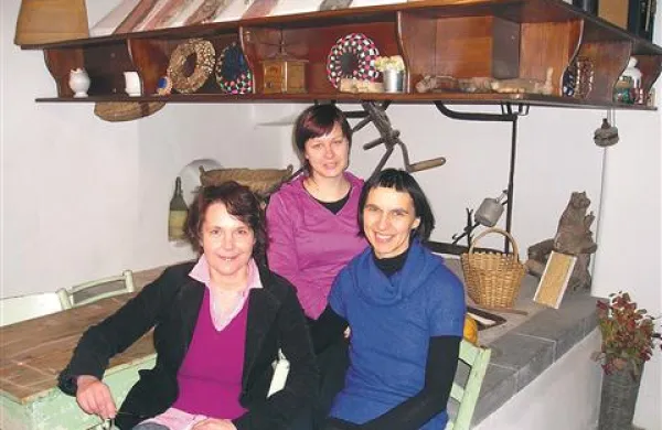 Del ekipe Jote (z leve): Tatjana Bašin Šundovski, Neja Cernatič in Patricija Pirih