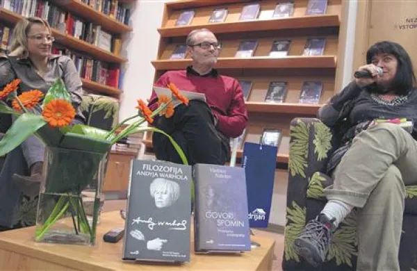 Breda Biščak, dr. Lev Kreft in Lili Potpara v koprskem Domu knjige, kjer so predstavili  dva imenitna ustvarjalca   