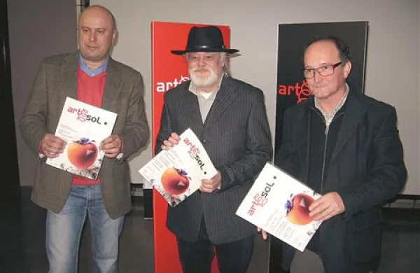 Magazinsko publikacijo Artesol so predstavili (z leve): Sašo Dravinec, Vojko Tominc in Jaka Jeraša