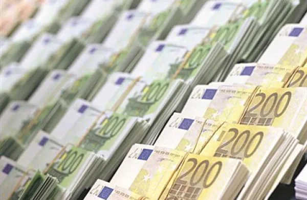 Grčija, Irska in Portugalska bi s pomočjo lastne valute lahko vzpostavile konkurenčne menjalne tečaje, meni  Andrew Bosomworth  