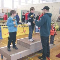 2003 in mlajši: Andrej Skočir, Svit Kramar Roš. Zmagovalcu Svitu čestita atlet leta Boštjan Buč.