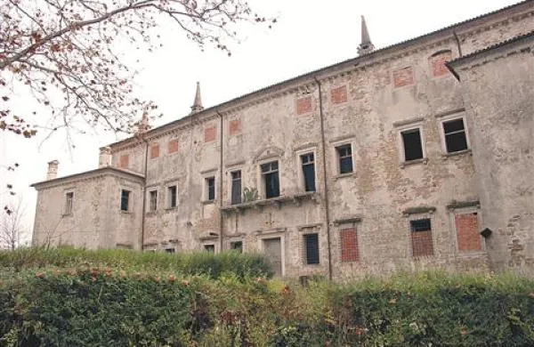 Dotrajan grad Vipolže čakajo boljši časi: po obnovi naj bi postal eno od središč dogajanja na Goriškem 