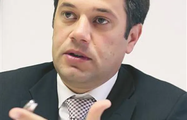 Matej Arčon: “ Žal se dogaja to, da ob množici ljudi, ki so na robu preživetja, v Hitu stavkajo krupjeji, ki prejemajo mesečno  približno 3000 evrov bruto plače”
