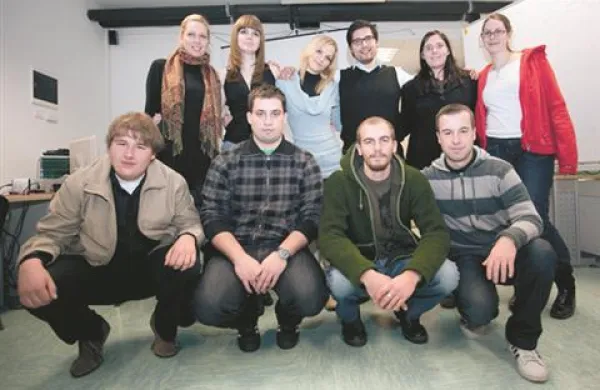 Na fotografiji (zadnja vrsta z leve): Karen Gladović, Ana Šalgaj, Karin Bartolić, Andraž Hribovšek, Sara Vošinek, Sara Naraglav, (spredaj z leve) Klemen Zonta, Matevž Kocjan, Rok Petrič in Dorian Markežič