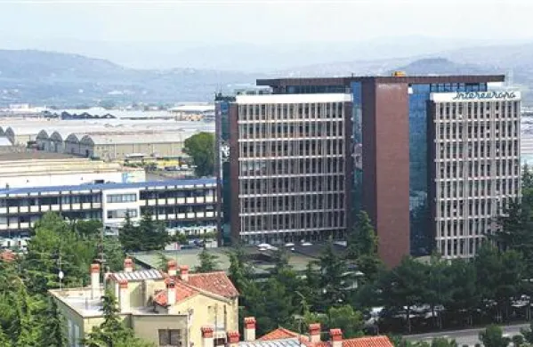 Luka je zdaj še solastnica Intereurope, po prodaji deleža v njej pa  bosta le sosedi in poslovni partnerki. Razen seveda, če se zgodi logistični holding. 