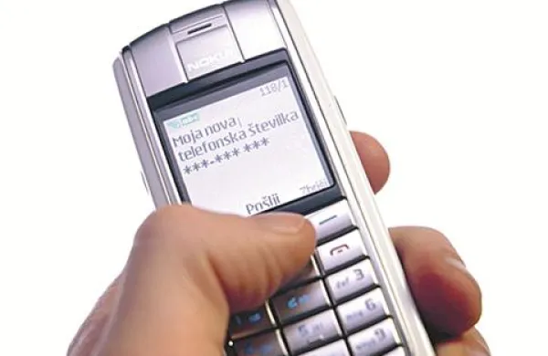 Slovenci bi se najteže odrekli mobilni telefoniji, je pokazala raziskava, ki so jo o  uporabi storitev elektronskih komunikacij  izvedli med 8. in 13. novembrom 2010 v telefonskem studiu GfK Slovenija. 