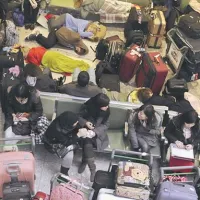 Gneča na  londonskem letališču Heathrow