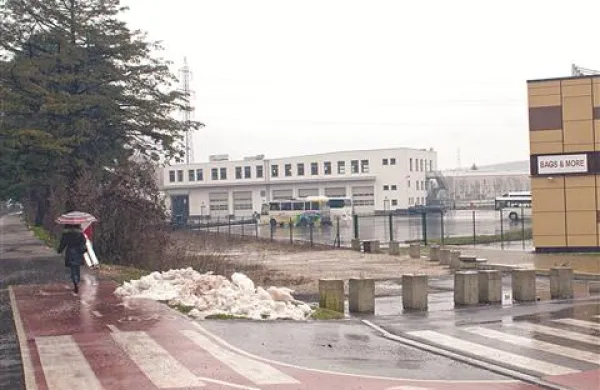 Rob trgovskega centra je začetek bodoče Vodovodne ceste, ki se bo  priključila na Kromberško  