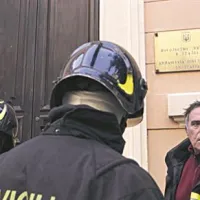 Tri ure po eksploziji v švicarskem veleposlaništvu, je bomba odjeknila na čilskem veleposlaništvu.