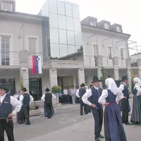 Knjižnica Makse Samsa na bistriškem placu