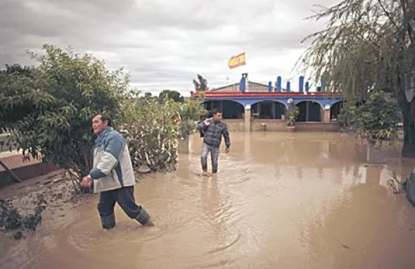 Poplavljena soseska Guadalvalle v mestu Cordoba na jugu Španije