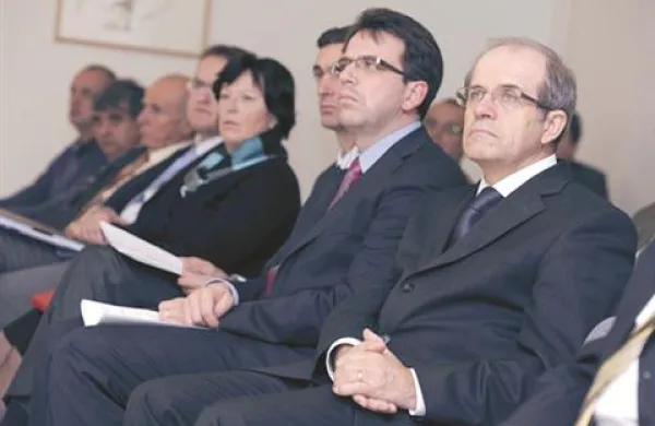 Minister Svetlik in direktor direktorata za delovna razmerja in pravice iz dela na ministrstvu Peter Pogačar 