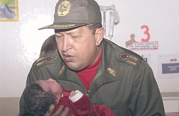 Venezuelski predsednik Hugo Chavez naj bi z novimi pristojnostmi hitreje pomagal žrtvam poplav, ki so prizadele Venezuelo. 