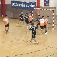 S finalne tekme med ekipama AMTC in AH Mas tech (črni)