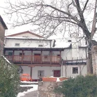 Mladinski hotel Pliskovica, ki je zrasel v obnovljeni Slamčevi domačiji, je  postal svetilnik turističnega razvoja celotne turistične destinacije Kras in Brkini