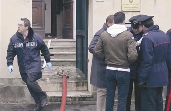 Bomba &scaron;e pred gr&scaron;kim veleposlani&scaron;tvom v Rimu