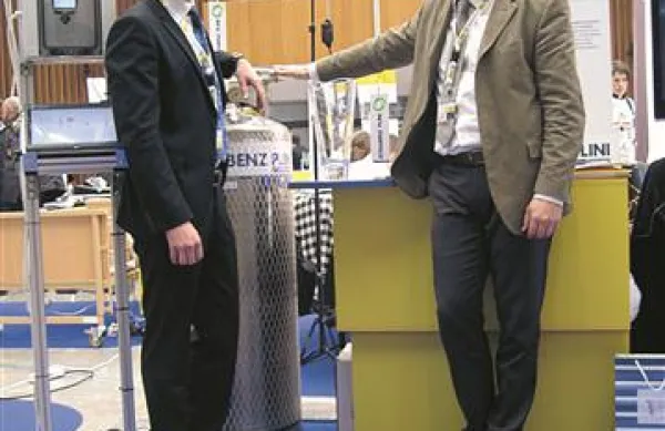 Franci Pušavec s Fakultete za strojništvo v Ljubljani in Andrej Dežjot iz družbe Istrabenz Plini