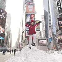 V New Yorku je zapadlo do 70 centimetrov snega. 
