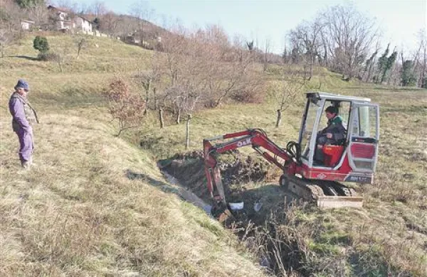Na Bonetovšču so včeraj tam kopali drenažne jarke. 