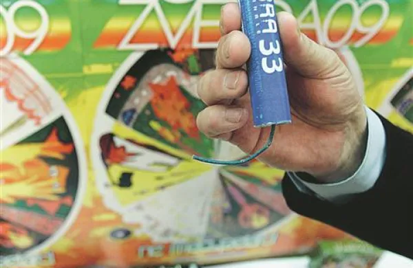 Do petard, ki močno počijo, se kljub prepovedi pri nas menda zlahka pride.
